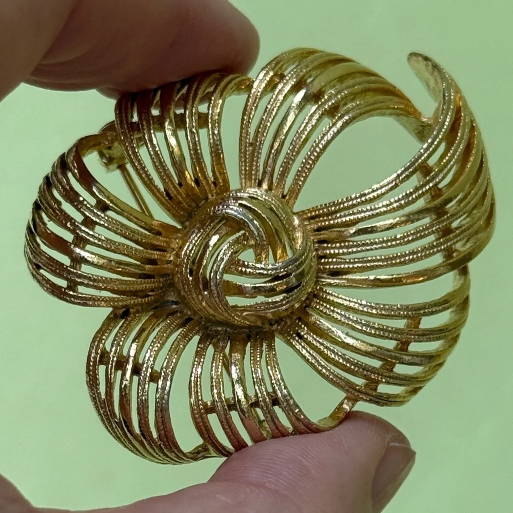 Elegant and Unique Vintage Gold-Tone Large Brooch